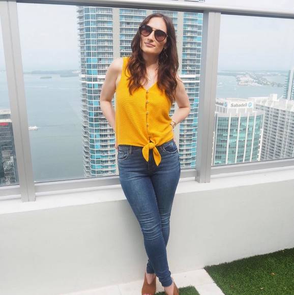 Meet your Posher, Whitney - Picture 1 of 1